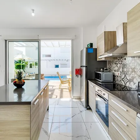 Villa Elite Blu By Ezoria Aya Napa